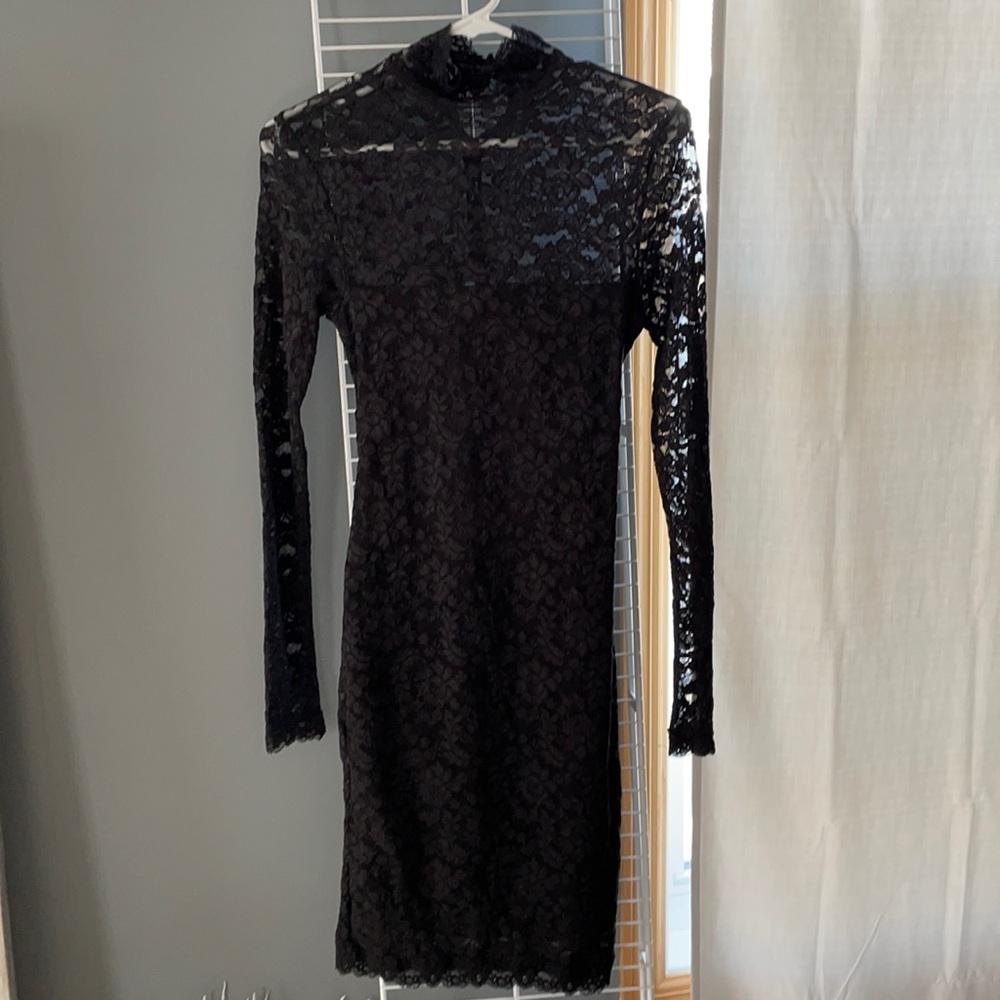 Open back mock turtle neck lace dress